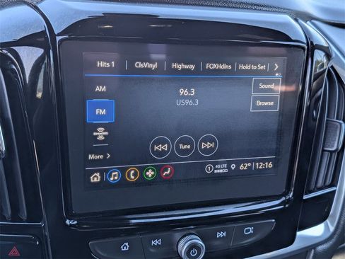 Used 2023 Chevrolet Traverse LT image 15