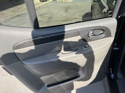 Used 2004 GMC Envoy XUV SLE image 13