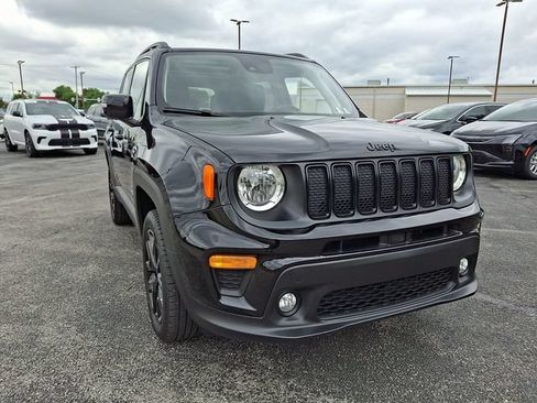 Used 2023 Jeep Renegade Altitude w/ Sun/Sound Group AWD/4WD image 2