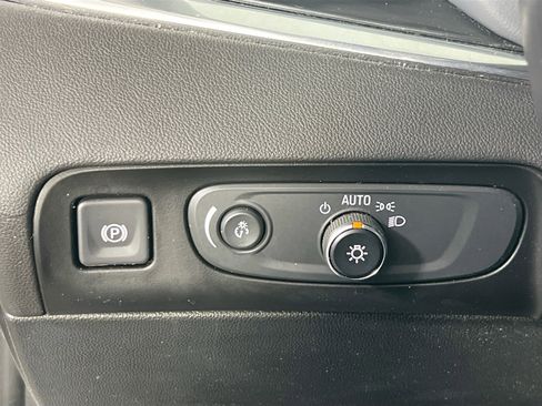 Used 2020 Buick Enclave Essence w/ Sound and Sites Package image 10