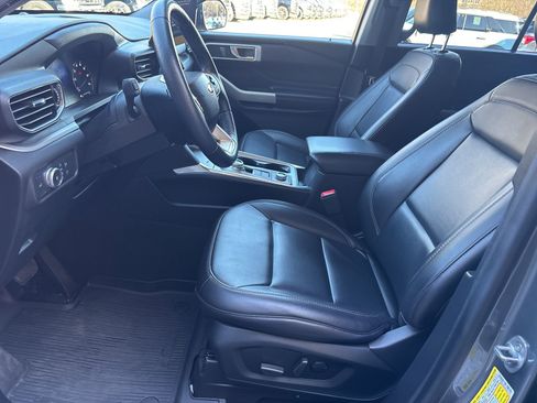 Certified 2022 Ford Explorer XLT w/ Equipment Group 202A AWD/4WD image 16