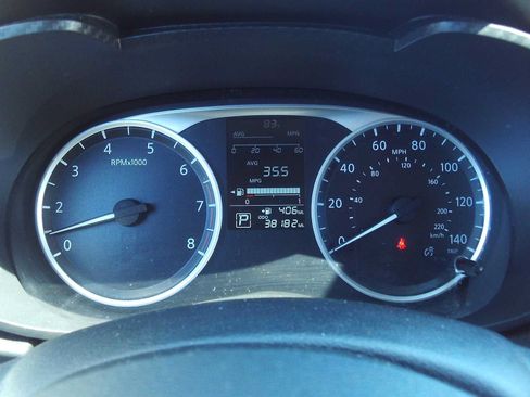 Used 2025 Nissan Versa S FWD image 9