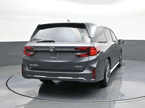 New 2026 Honda Odyssey Touring image 11