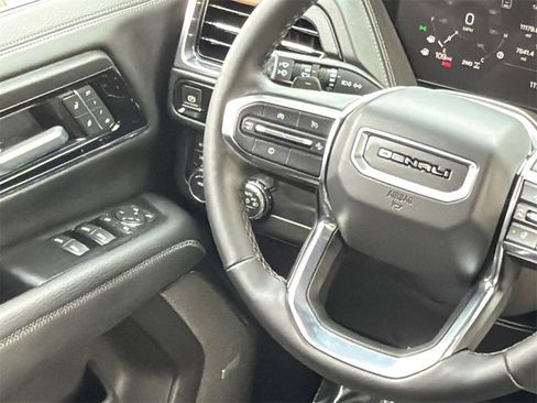 Used 2025 GMC Yukon Denali w/ Denali Reserve Package image 25