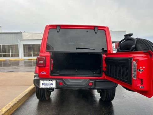 Used 2025 Jeep Wrangler Unlimited Sahara w/ Safety Group image 10