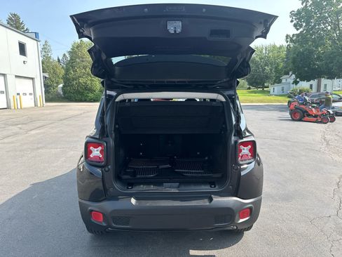 Used 2016 Jeep Renegade Latitude AWD/4WD image 15