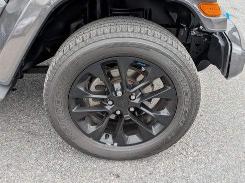 Used 2021 Jeep Wrangler Unlimited Sahara image 9