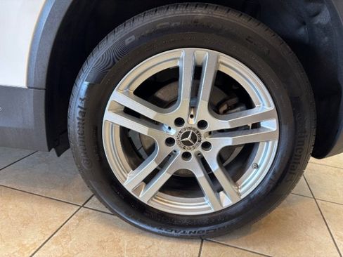 Used 2023 Mercedes-Benz GLA 250 4MATIC w/ Premium Package image 30