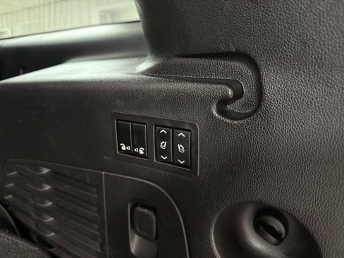 Used 2017 Chevrolet Suburban Premier AWD/4WD image 38