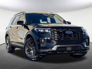 Used 2025 Ford Explorer ST-Line w/ ST-Line Street Pack video 2