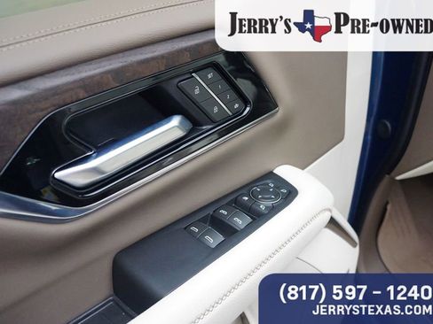 Used 2025 GMC Yukon XL Denali w/ Sun & Power Step Package image 16