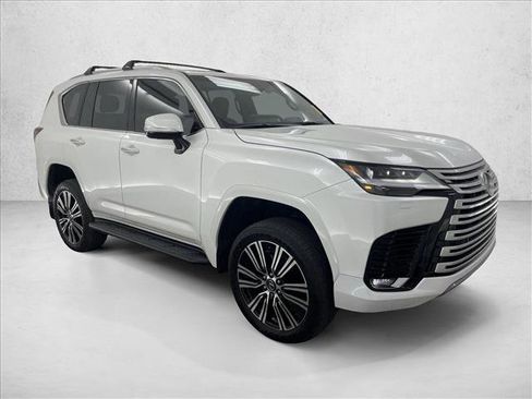 Used 2025 Lexus LX 600 4WD w/ Accessory Package (Z1) image 7