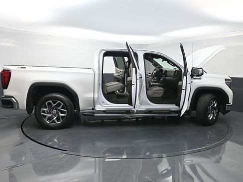 Used 2024 GMC Sierra 1500 SLT image 39