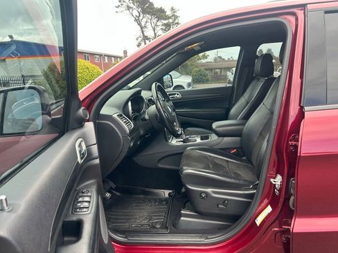 Used 2021 Jeep Grand Cherokee Laredo X AWD/4WD image 12