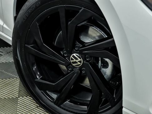 Certified 2026 Volkswagen Jetta SE w/ Black Wheel Package FWD image 3