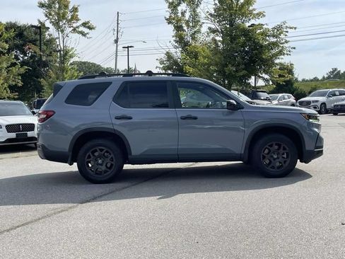 Used 2024 Honda Pilot TrailSport image 6