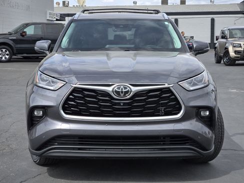 Used 2021 Toyota Highlander Limited image 2