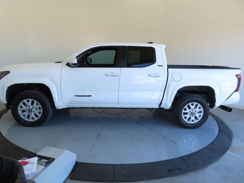 Used 2026 Toyota Tacoma SR5 image 7