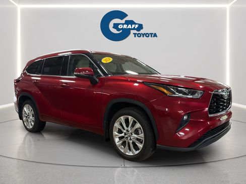 Used 2024 Toyota Highlander Limited AWD/4WD image 10