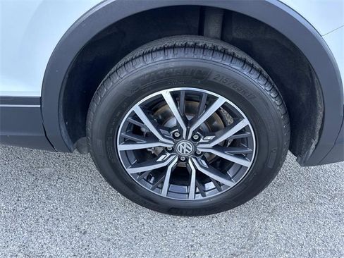 Used 2019 Volkswagen Tiguan SE image 6