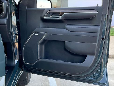 Used 2025 Chevrolet Silverado 1500 LT Trail Boss w/ Convenience Package II AWD/4WD image 23