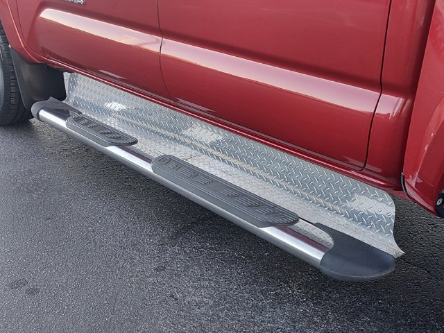 Used 2016 Toyota Tacoma Limited w/ Towing Package RWD image 18