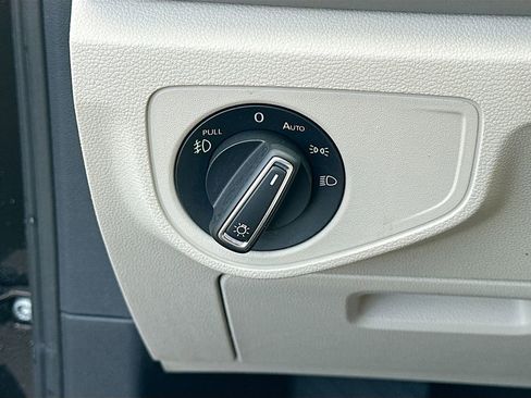 Used 2019 Volkswagen Atlas SE w/ Towing Package image 10