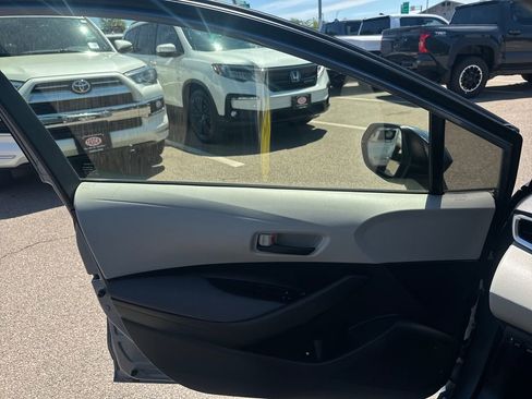 Used 2022 Toyota Corolla LE FWD image 32