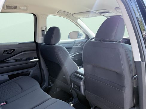 Used 2025 Nissan Pathfinder S FWD image 43