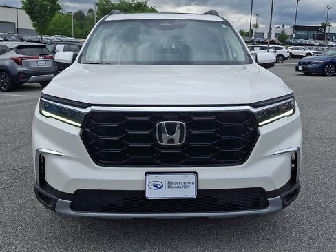 Used 2023 Honda Pilot Touring image 2