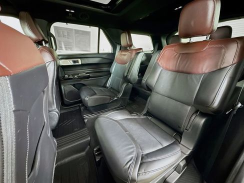 Used 2024 Ford Explorer Platinum w/ Technology Package image 24