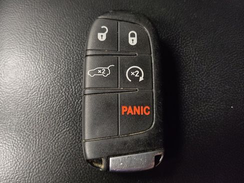 Used 2018 Jeep Grand Cherokee Limited image 32