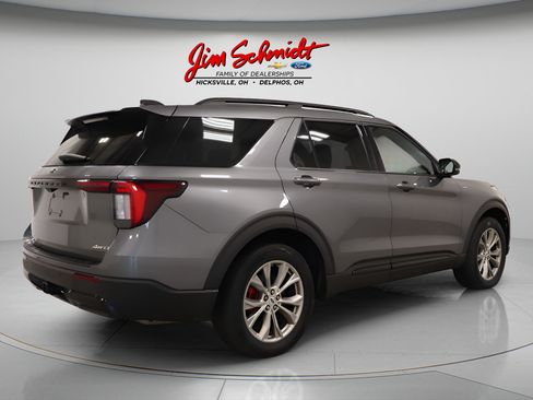 Used 2025 Ford Explorer ST-Line w/ ST-Line Street Pack AWD/4WD image 6