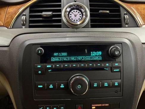 Used 2011 Buick Enclave CXL image 45