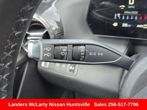 Used 2025 Chevrolet Equinox LT AWD/4WD image 25