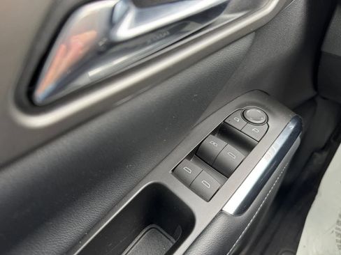 Used 2025 Chevrolet Traverse LT w/ Driver Confidence Package image 18