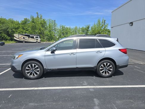 Used 2016 Subaru Outback 2.5i Limited AWD/4WD image 8