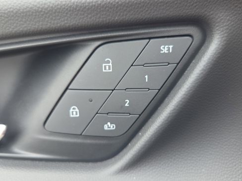 Used 2025 Chevrolet Equinox RS w/ Convenience Package III image 33