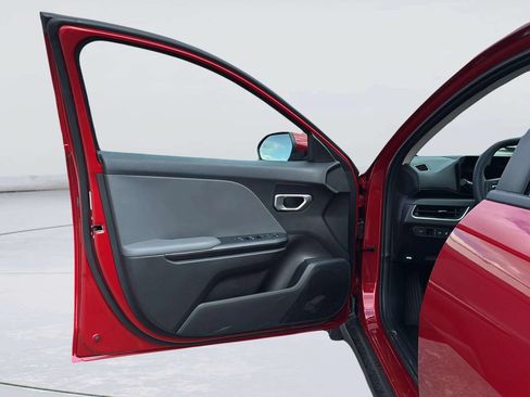 Used 2025 Kia K4 FWD image 10