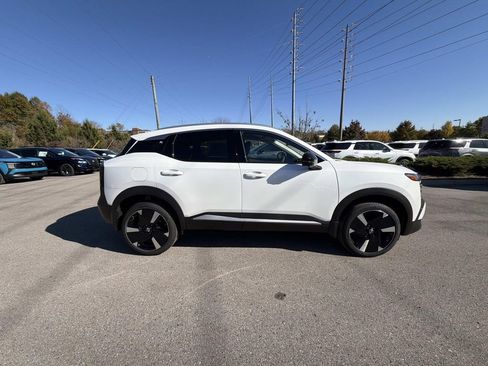 New 2026 Nissan Kicks SR FWD image 9