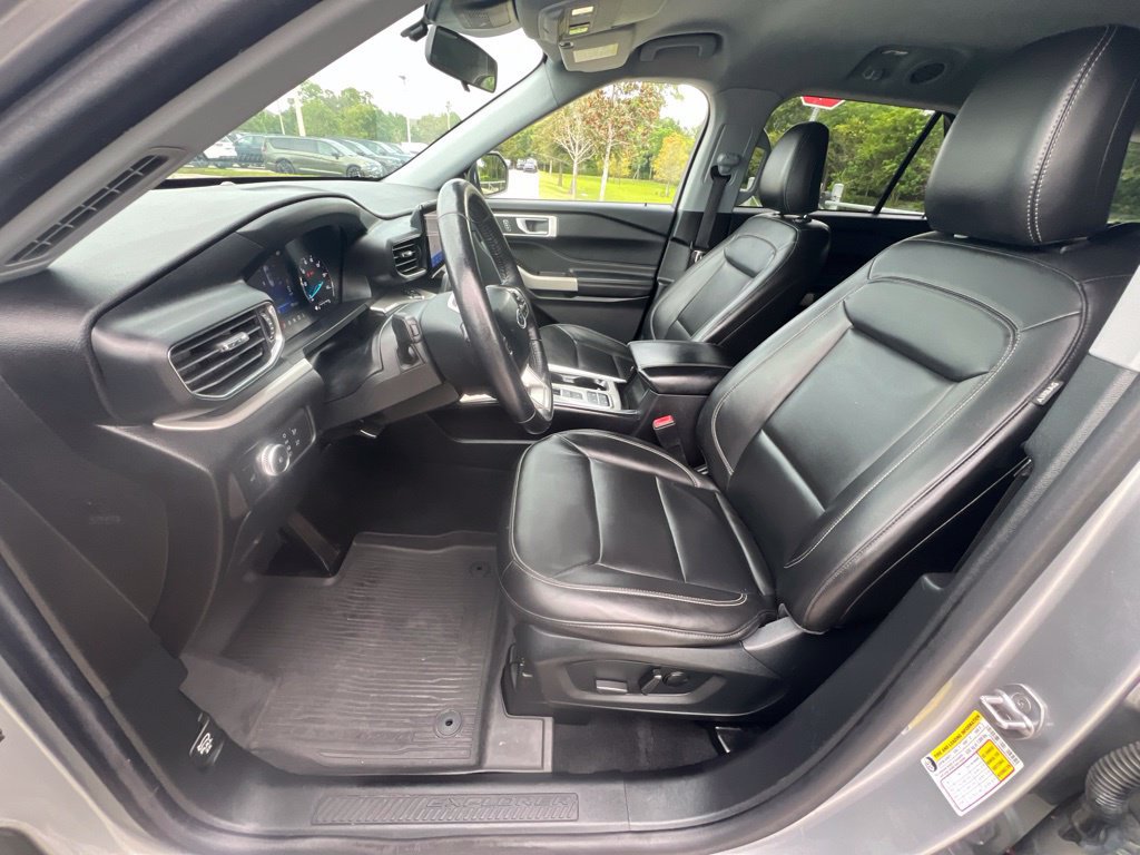 Used 2021 Ford Explorer XLT w/ Equipment Group 202A RWD image 31