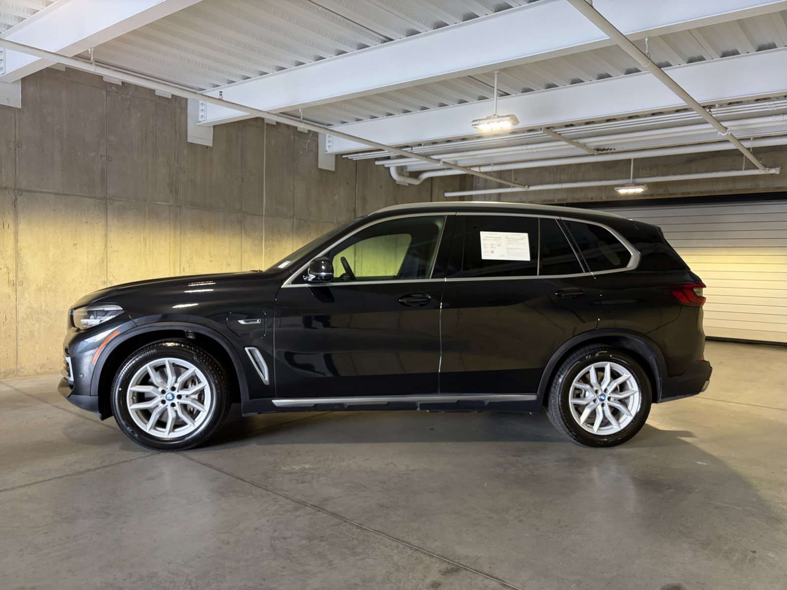 Used 2022 BMW X5 xDrive45e w/ Premium Package AWD/4WD image 2