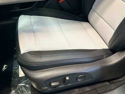 New 2026 Chevrolet Equinox EV LT w/ Convenience Package II FWD image 21
