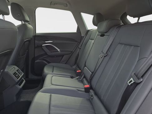 Used 2025 Audi Q5 Premium w/ Convenience Package AWD/4WD image 18