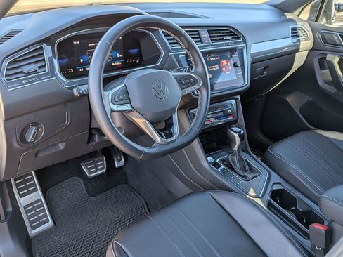 Used 2023 Volkswagen Tiguan SE R-Line image 17