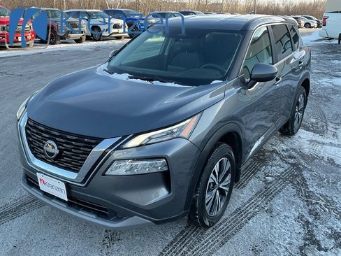 Used 2023 Nissan Rogue SV image 1