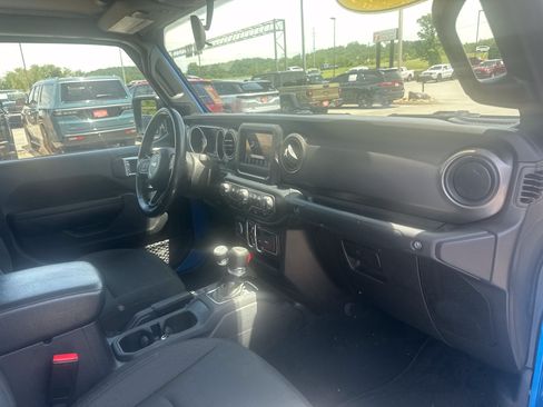 Used 2022 Jeep Gladiator Sport AWD/4WD image 29