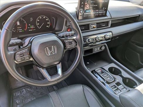 Used 2023 Honda Pilot Touring image 10
