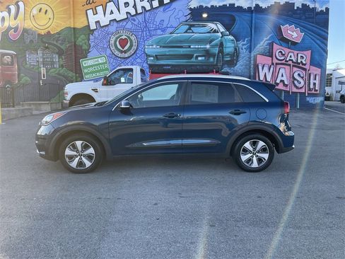 Used 2019 Kia Niro EX image 2