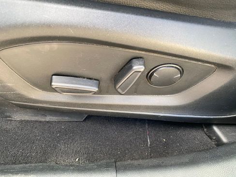 Used 2020 Ford Explorer XLT w/ Equipment Group 202A AWD/4WD image 15